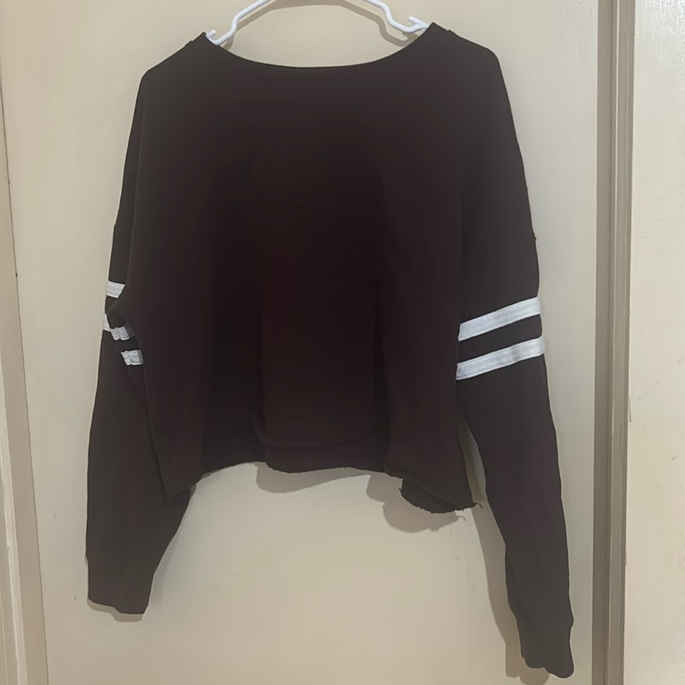 Maroon long sleeve and a little bit cropped sweatshirt!